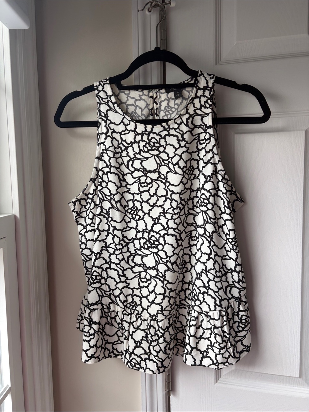 Ann Taylor Sleeveless Black & White Floral Peplum Top